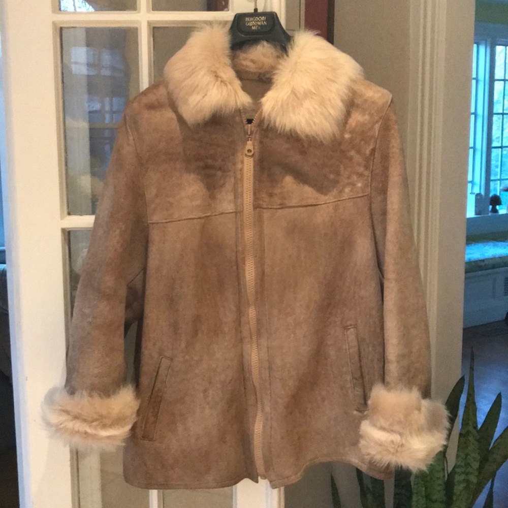 Shearling jacket with fur collar and cuffs.